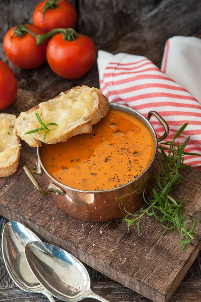 Soupe Tomates Copieux Romarin Tranches Baguette Fromage — Photo