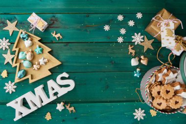 Tanımlama bilgileri ve Noel decorrations küçük kavanoz