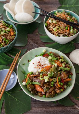 Sığır eti, pirinç ve sebzeler ile Çin yemeği