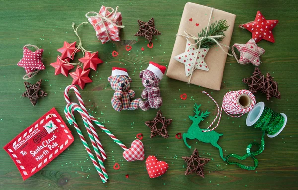 Decoraciones Regalos Tradicionales Para Una Feliz Navidad — Foto de Stock