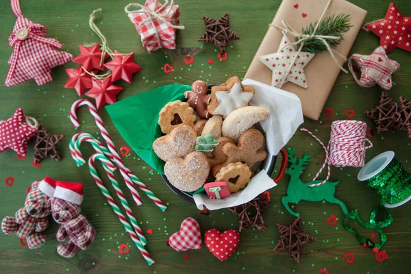 Biscotti e decorazioni per Natale — Foto Stock