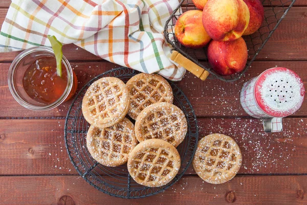 Tortine Crosta Corta Marmellata Pesche — Foto Stock