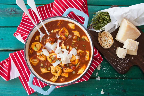 Délicieux Tortellini Dans Une Sauce Tomate Soupe Dans Une Casserole — Photo