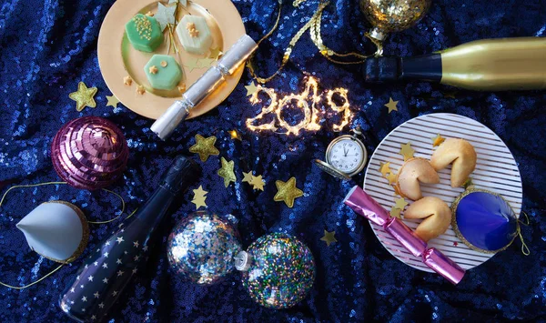 Kleurrijke Traktaties Rekwisieten Voor Een Feestelijk Nieuwjaarsfeest 2018 2019 — Stockfoto