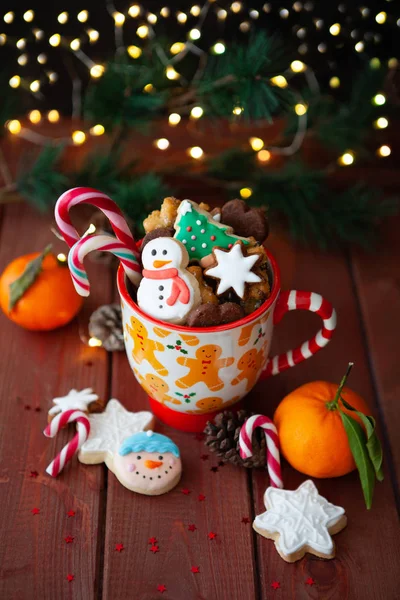 Taza Navidad Festiva Con Galletas Bellamente Decoradas —  Fotos de Stock