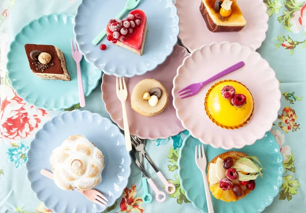 Delicious Little Cakes Pies Colorful Plates — Stock Photo, Image