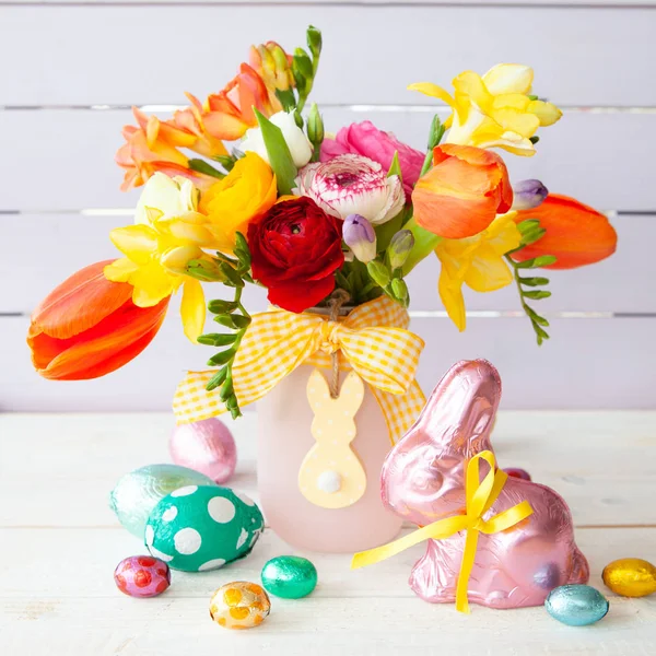Kis Csokor Készült Világos Vidám Tavaszi Virágok — Stock Fotó