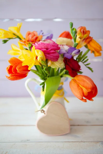 Φωτεινά χαρούμενα ανοιξιάτικα λουλούδια — Φωτογραφία Αρχείου