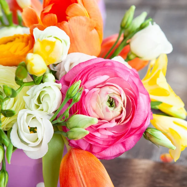 Petit Bouquet Composé Fleurs Printanières Lumineuses Gaies — Photo