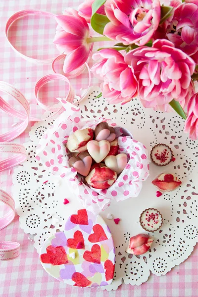 Deliciosos Dulces Forma Corazón Tulipanes Rosados Fesh — Foto de Stock