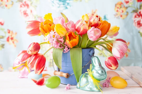 Färgglada Vårblommor Liten Vintage Hink — Stockfoto