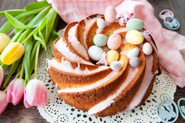 Yummy Bundt Cake Easter Eggs Pink Frosting — Stock Photo, Image