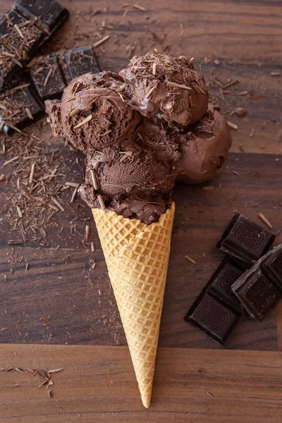 Waffle cones with ice cream — Stock Photo, Image