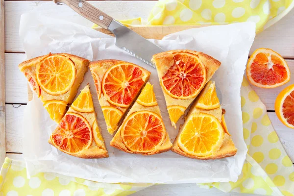 Pastel afrutado con naranjas — Foto de Stock