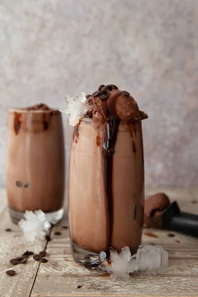 Cokelat milkshake dengan es krim — Stok Foto