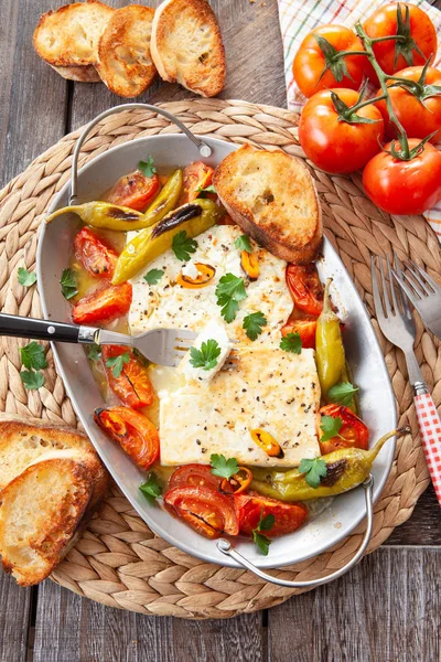 Queijo feta gratinado com tomate — Fotografia de Stock