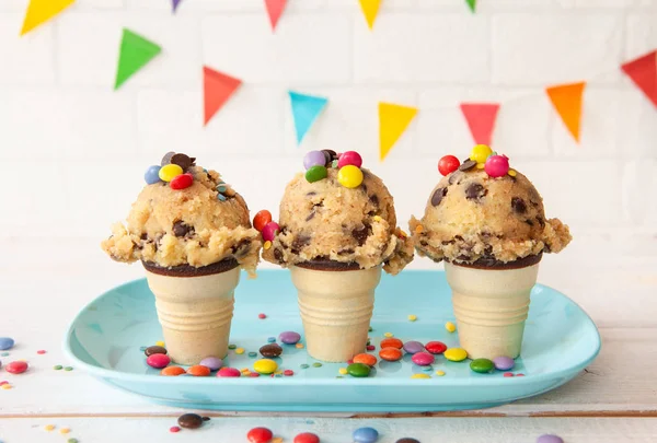 Edible cookie dough with chocolate chips — Stock Photo, Image