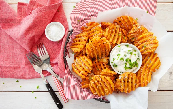 Crunchy waffle fries with dip — Stock Photo, Image