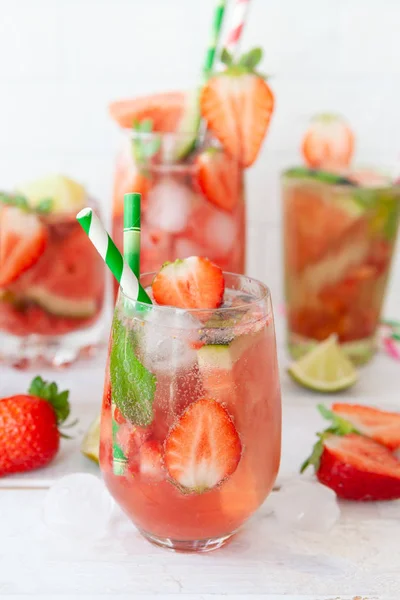 Deliciosa limonada con fresas — Foto de Stock