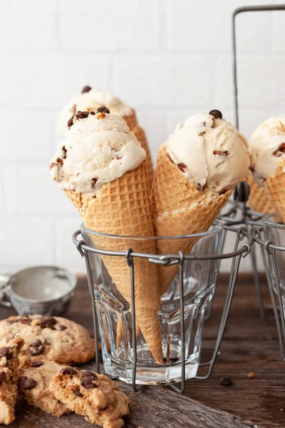 Delicioso chocolate chips galleta helado — Foto de Stock