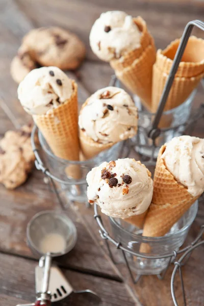 Delicioso chocolate chips galleta helado — Foto de Stock