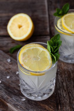 Taze limon ile Cin Tonik