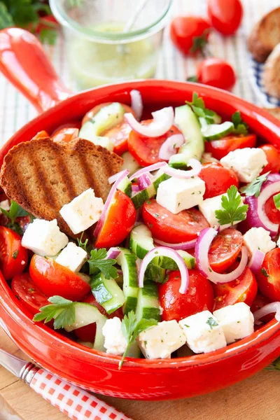 Välsmakande grekisk sallad med fetaost — Stockfoto