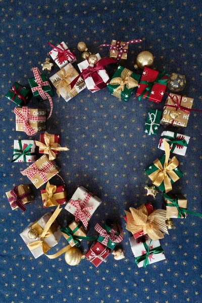Renkli küçük Noel hediyeleri — Stok fotoğraf