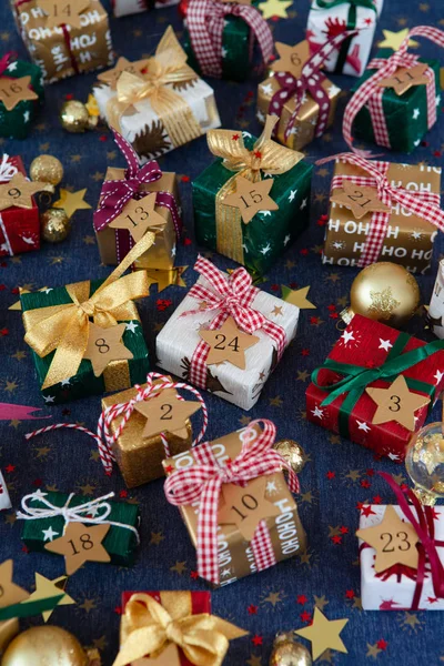 Pequeños regalos festivos para Navidad —  Fotos de Stock