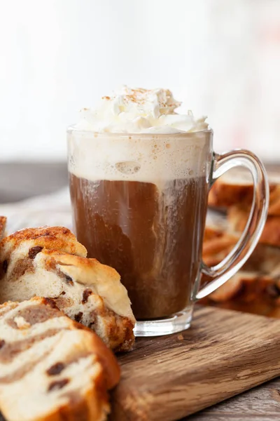 Mug of hot chocolate / coffee — Stock Photo, Image