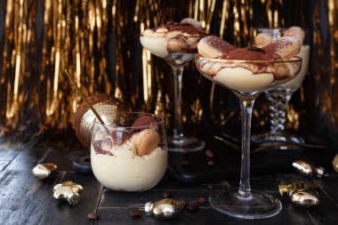 Bardakta şenlikli tatlı