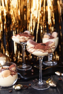 Bardakta şenlikli tatlı