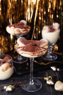 Bardakta şenlikli tatlı