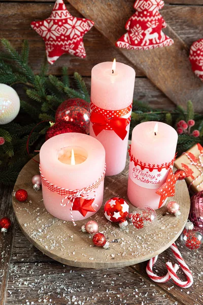 Candele rosa e decorazioni — Foto Stock