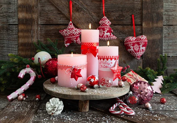 Candele rosa e decorazioni — Foto Stock
