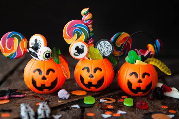 Colorful Halloween Candy Little Smiling Pumpkin Baskets — Stock Photo, Image