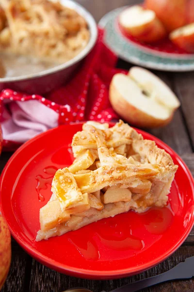 Delicious Homemade Apple Pie Red Plate — Stock Photo, Image