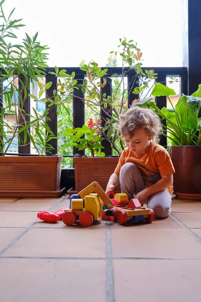 Niños Jugando Con Vehículo Madera Juguetes Educativos Para Niños Preescolar — Foto de Stock