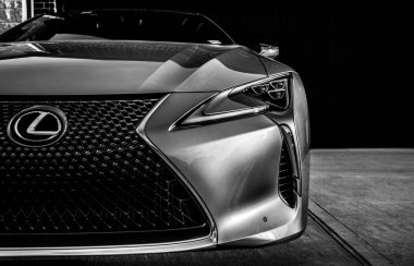 Lexus LC 500 siyah & beyaz