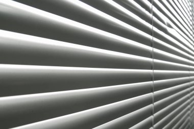 Perde arka odasında kanıt lamba koruma güneş.