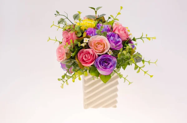 Flores Rosa Artificiais Vaso Fundos Brancos — Fotografia de Stock