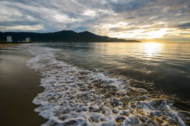Sabah güzel Da Nang plaj - Vietnam Manzara