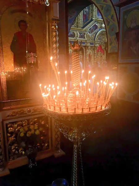 Candele Nella Chiesa Ortodossa Immagine Stock