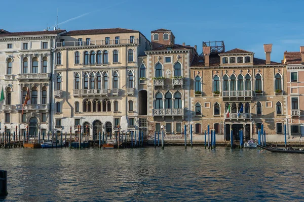 Venedik Teki Eski Binalar Köprü Ile Kanal Manzarası Seyahat Fotoğrafı — Stok fotoğraf