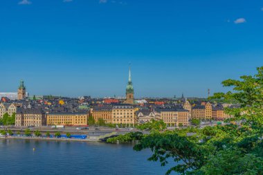 Sodermalm bölgesinden Stockholm manzarası. Eski şehrin Panoraması (Gamla Stan).