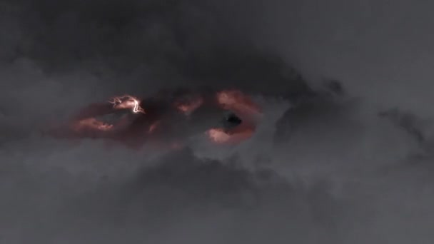 L'angle de la caméra rencontre un nuage de pluie avec des coups de foudre. (Animation en boucle )
