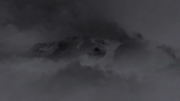 L'angle de la caméra tombe dans un nuage de pluie. (Animation en boucle )