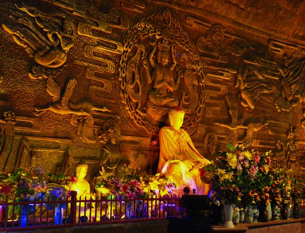 Άγαλμα Του Βούδα Στο Βράχο Στο Λεσάν Σιτσουάν Κίνα — Φωτογραφία Αρχείου