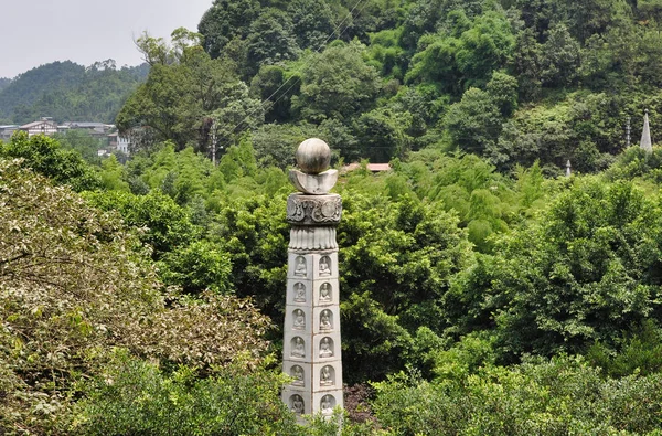 Stele Bianca Nella Foresta Del Parco Del Buddha Gigante Leshan — Foto Stock