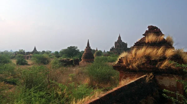 Régi Bagan templom és romok Mianmarban — Stock Fotó
